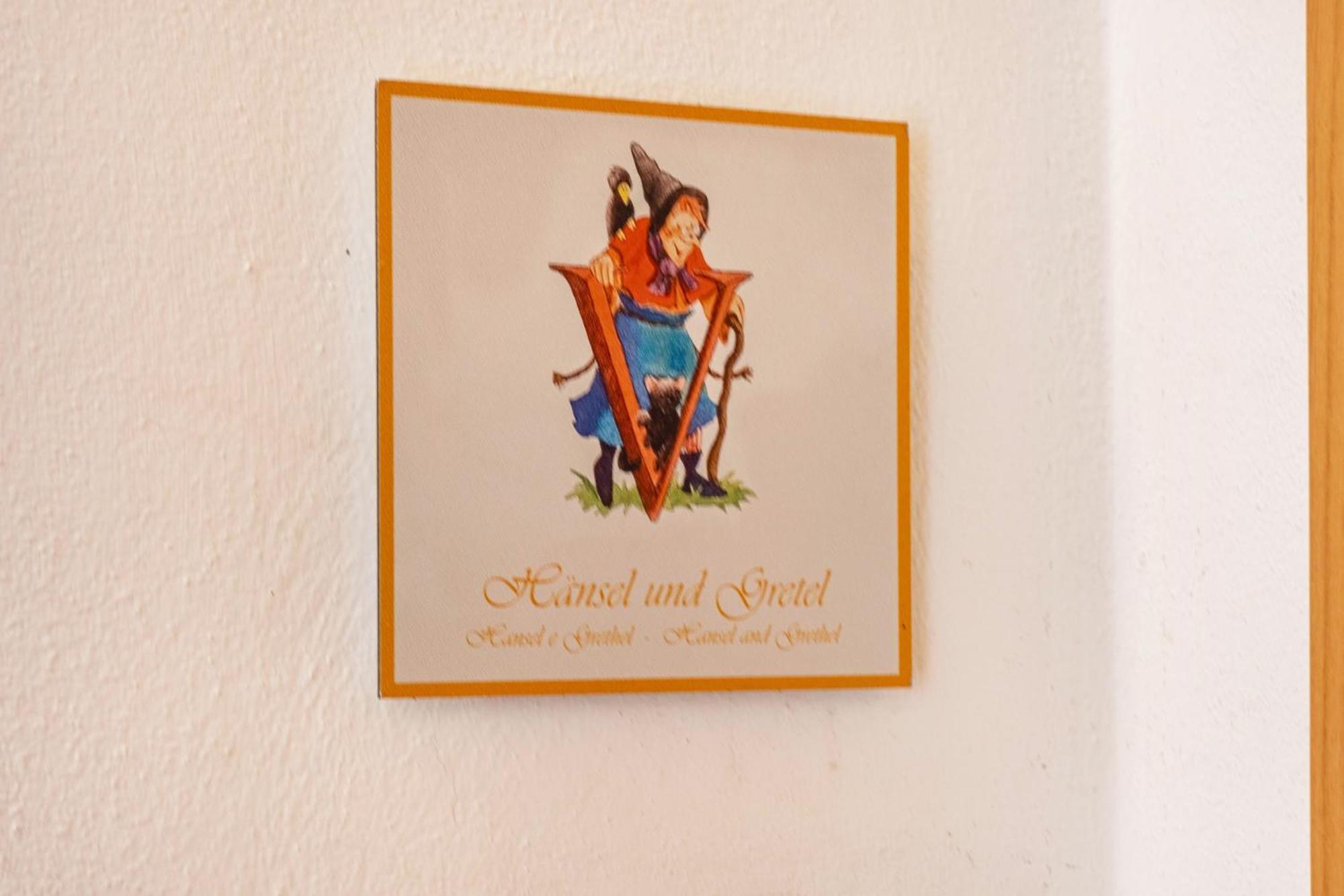 Haensel Und Gretel Schlosshof Umes エクステリア 写真